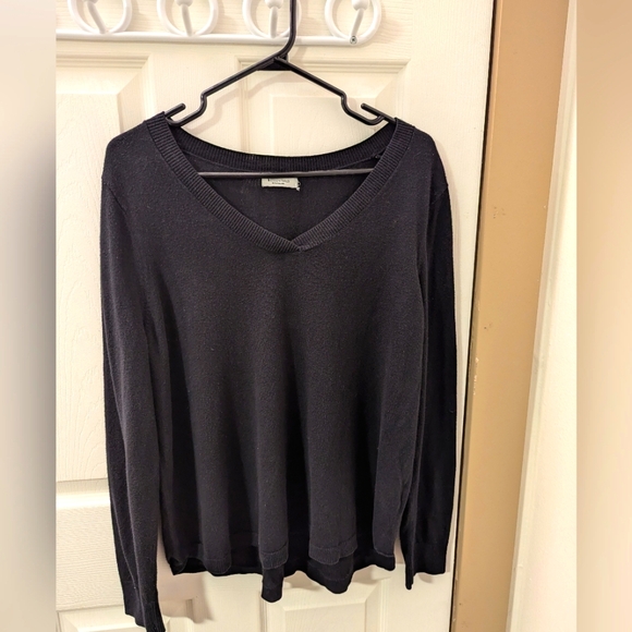 Reitmans Tops - 💵2/20$ bundle and save💵 Reitmans| V-Neck Long Sleeve Shirt